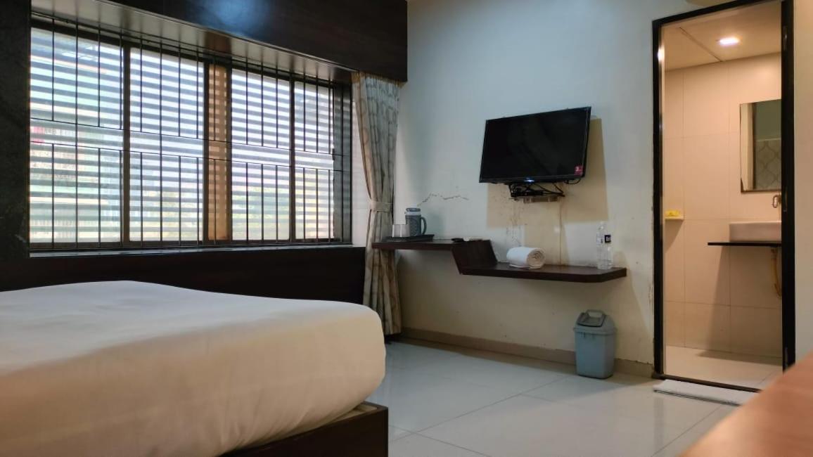 Hotel Sai Nidhi Executive-Mindspace Airoli Navi Mumbai Eksteriør billede